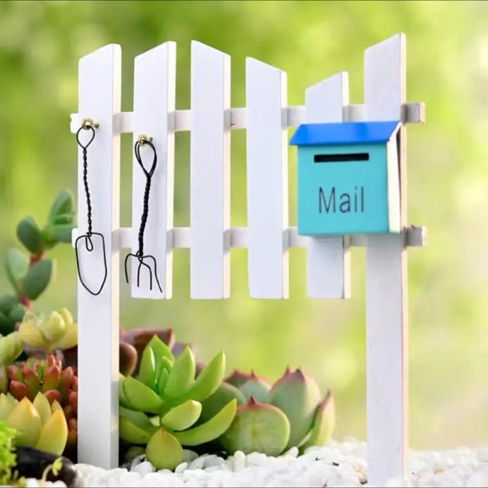 Miniature Fairy Garden Terrarium Wooden White Gate & Letterbox Ornament