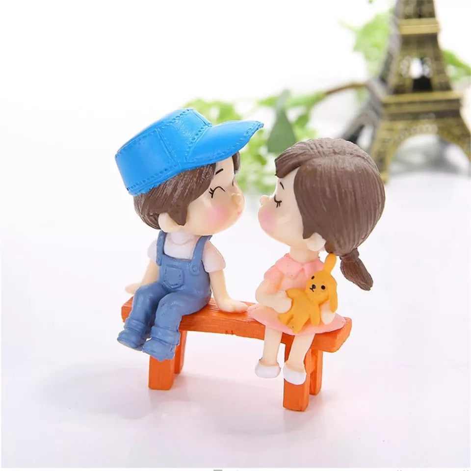 Fairy Garden Terrarium Resin Miniature People Couple Kissing - Style 1